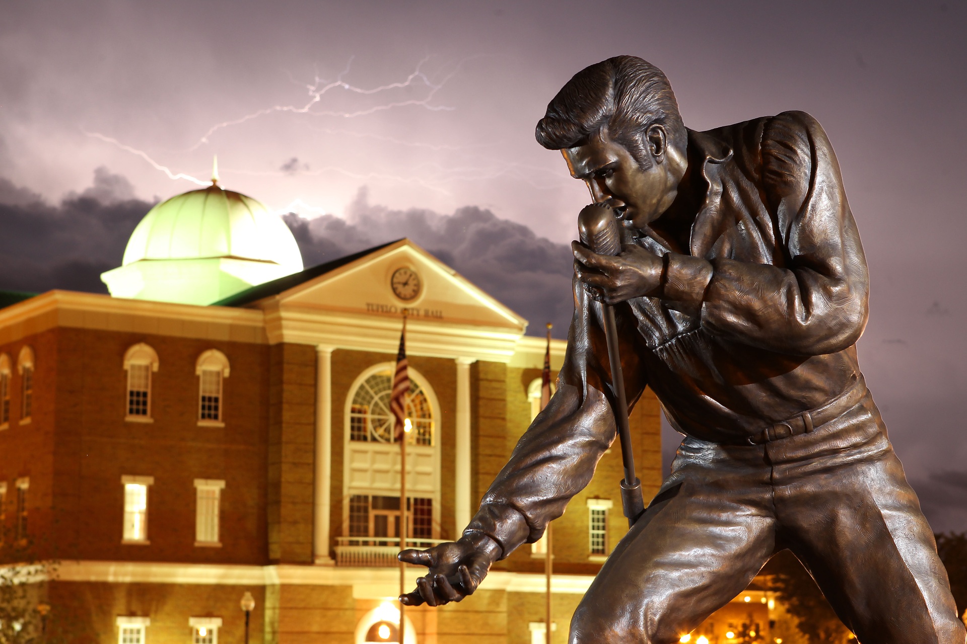 Elvis Homecoming statue at Fairpark, Tupelo